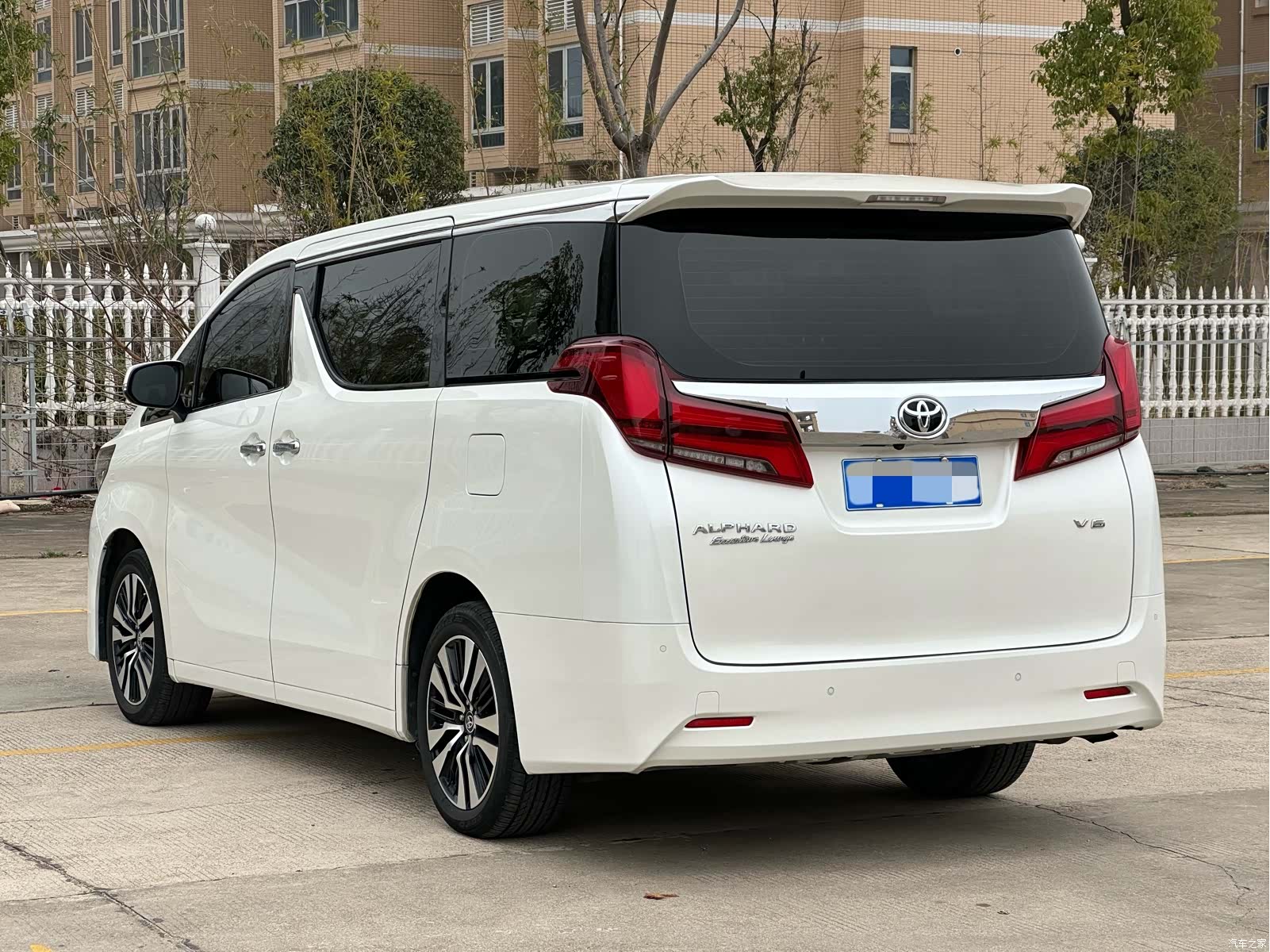 Toyota Alphard, 2022 9