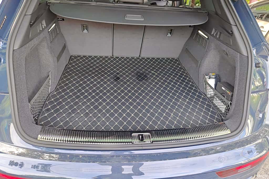 Audi Q5L, 2025 4