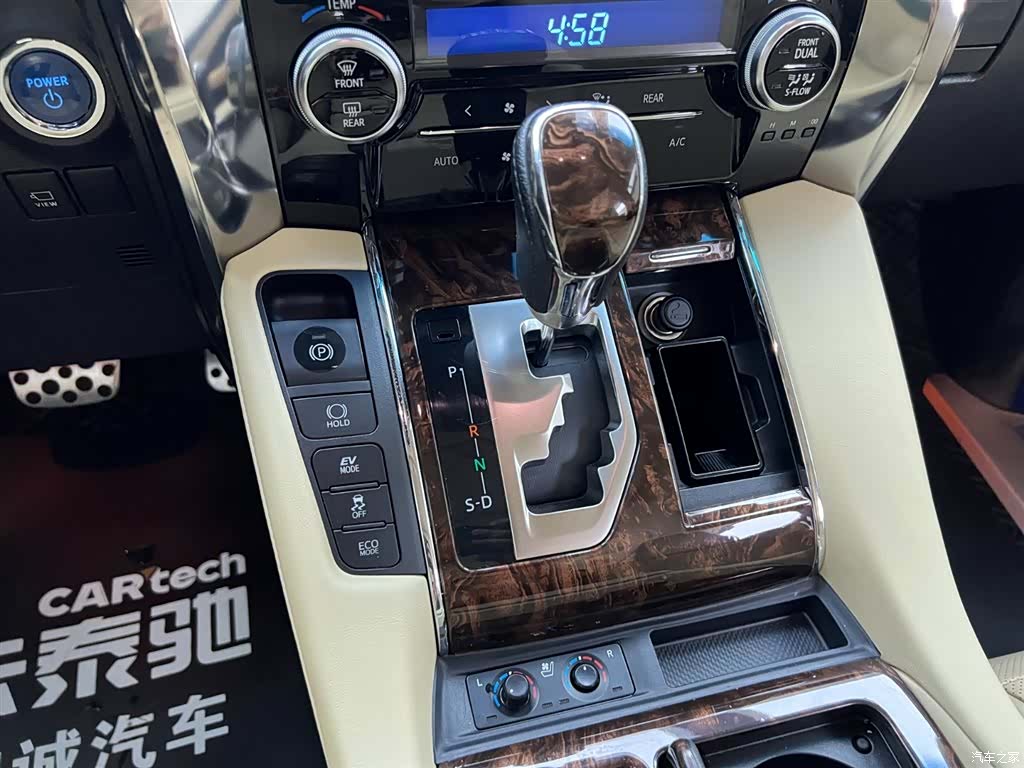 Toyota Alphard, 2022 28