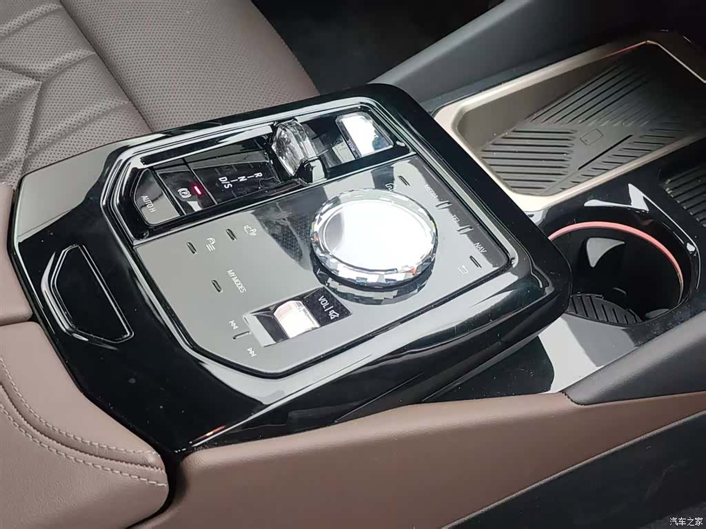 BMW 5 Series, 2025 15