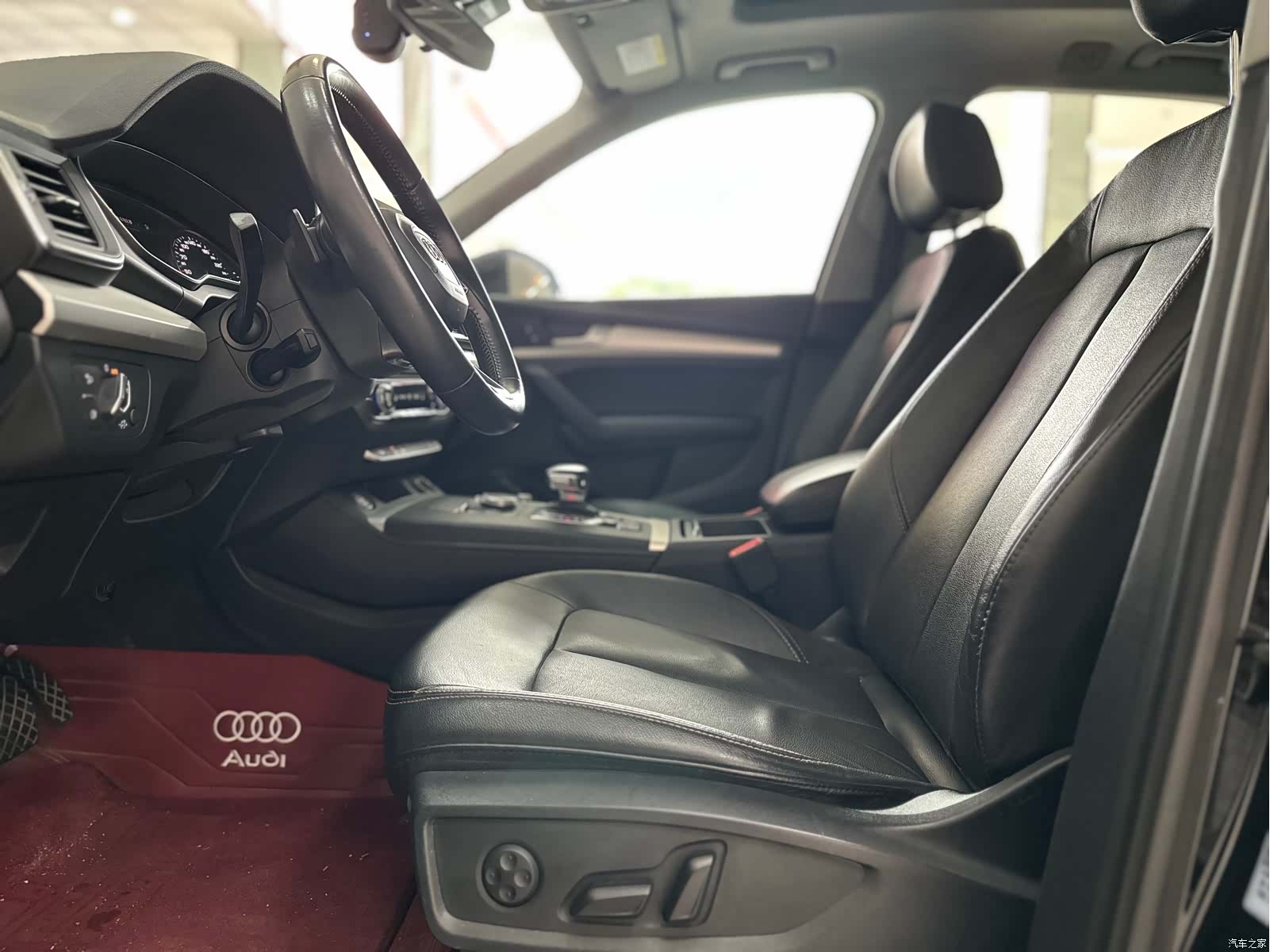 Audi Q5L, 2020 все фото