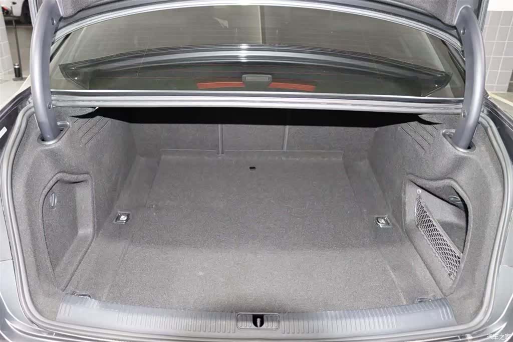 Audi A4L, 2020 14
