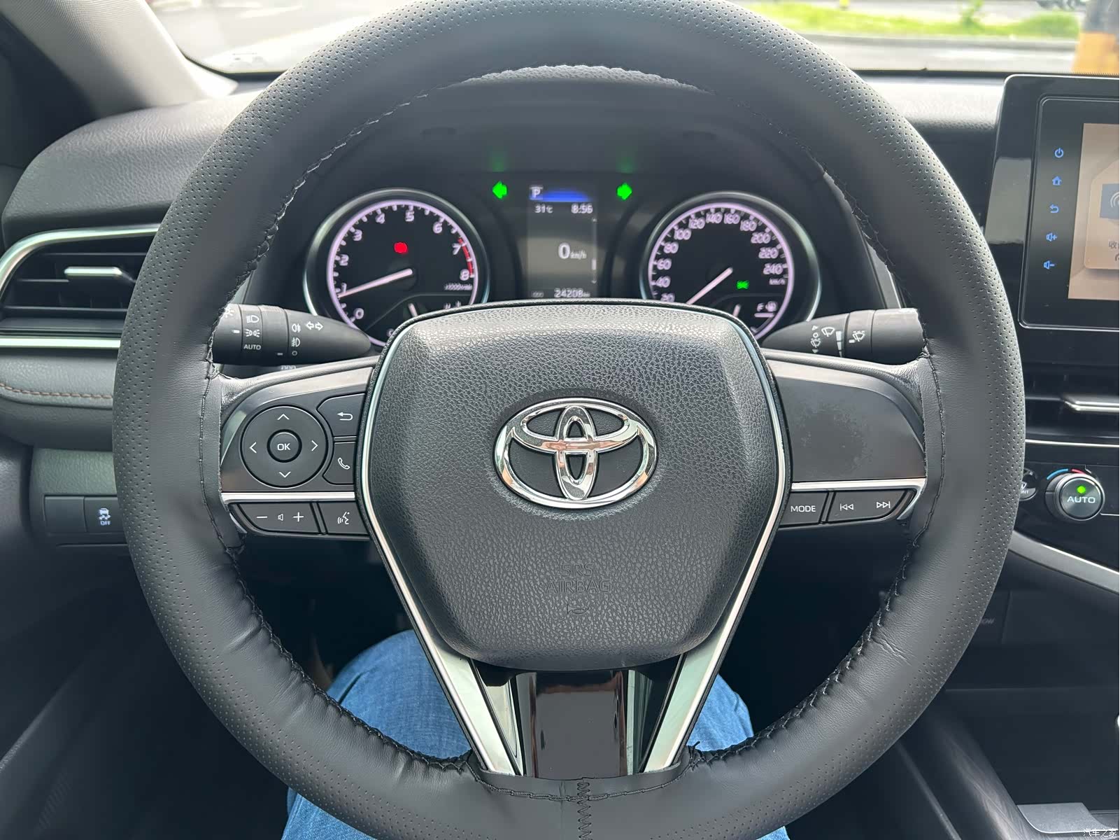 Toyota Camry, 2023 11