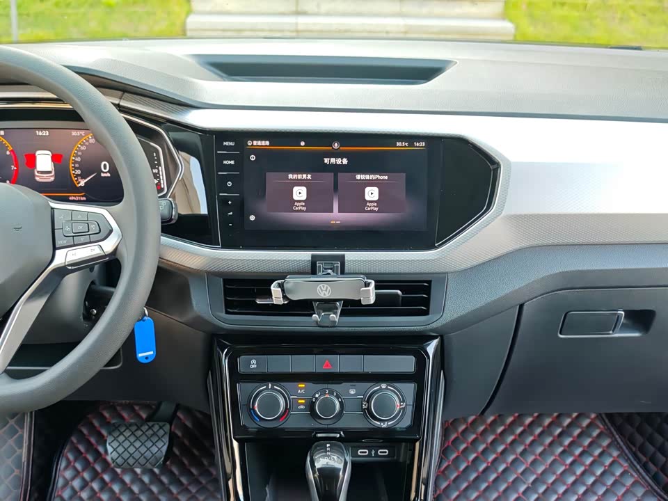 Volkswagen Exploring the shadow