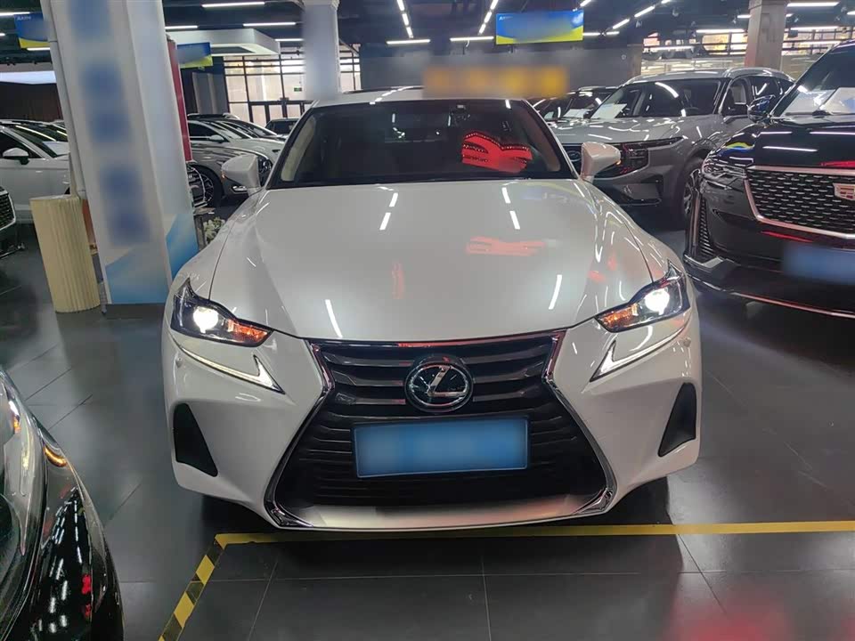 Lexus IS