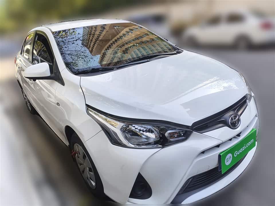 Toyota YARiS L to enjoy