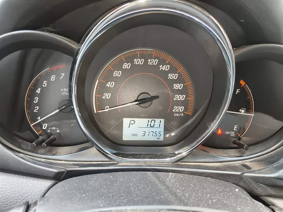 Toyota YARiS L to enjoy