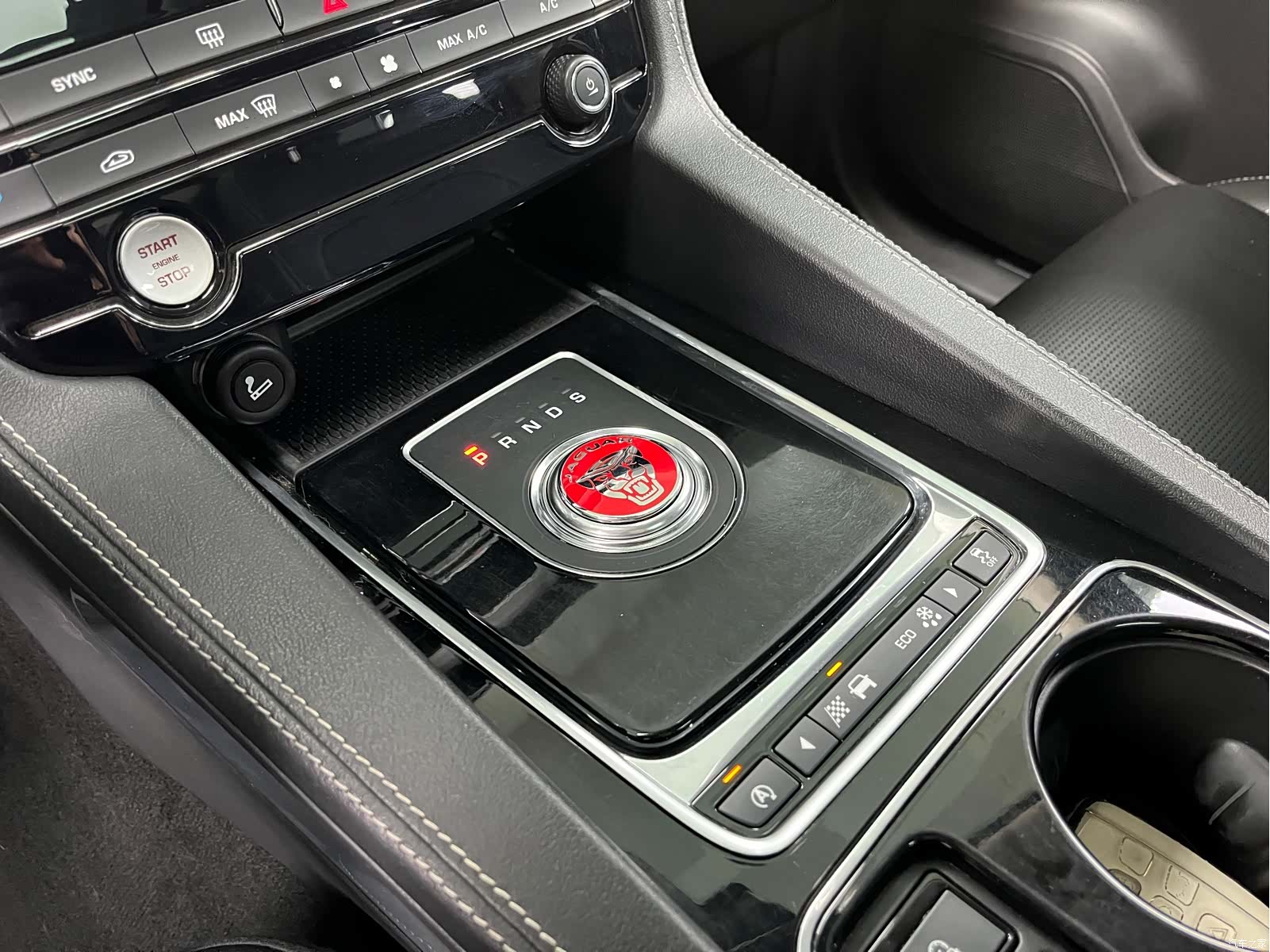 Jaguar F-PACE, 2017 14