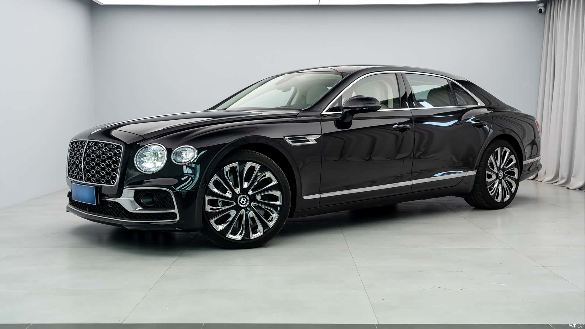 Bentley Flying Spur, 2024 2