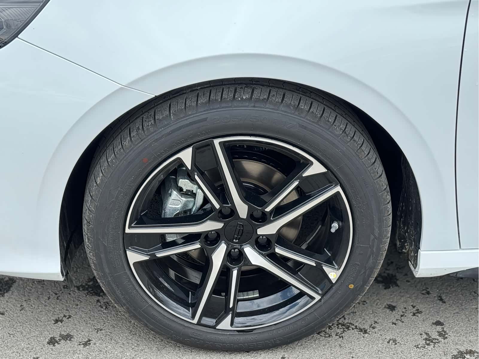 Geely Binray, 2026 10