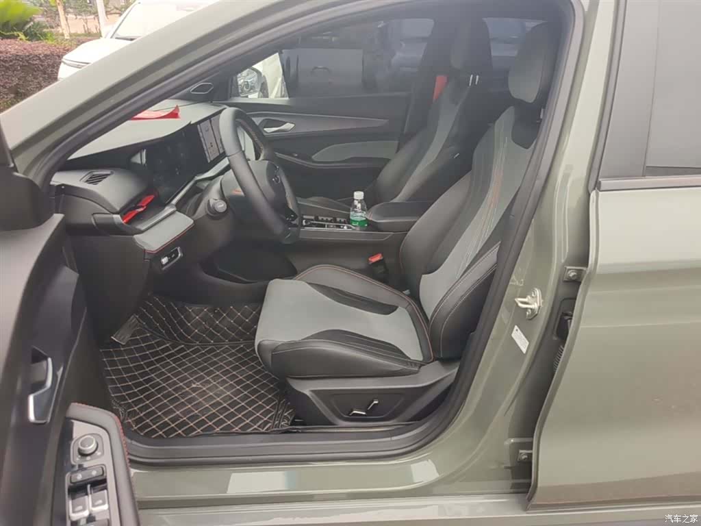 Geely Binray, 2022 15