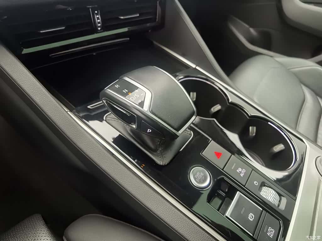 Volkswagen Touareg, 2020 13