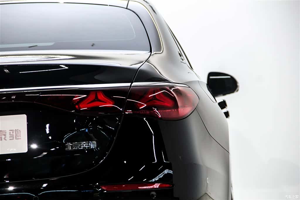 Mercedes-Benz E-Class, 2025 11