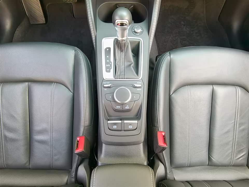 Audi Q2L Audi Q2L