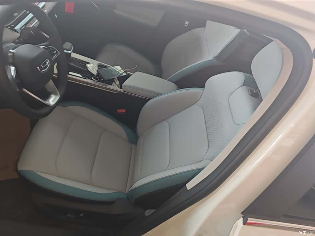 Geely Emgrand, 2025 15