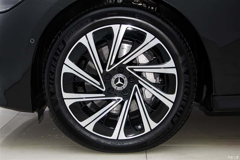 Mercedes-Benz E-Class, 2025 12
