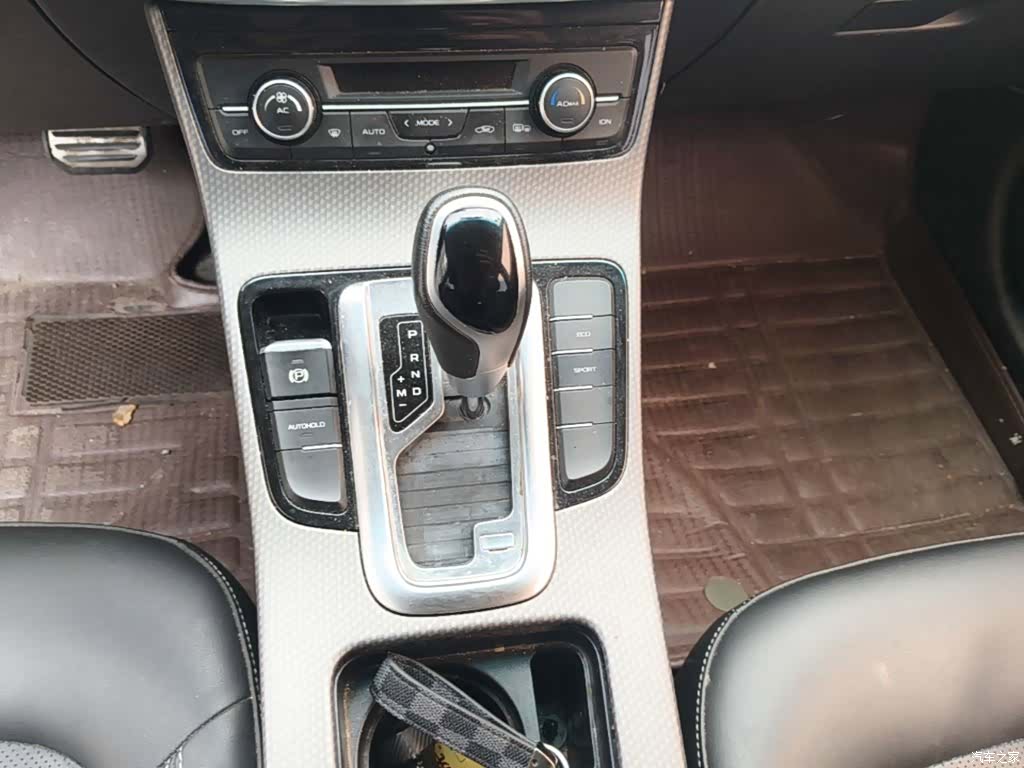 Geely Emgrand, 2017 14
