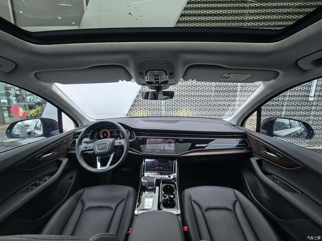 Audi Q7, 2025 8