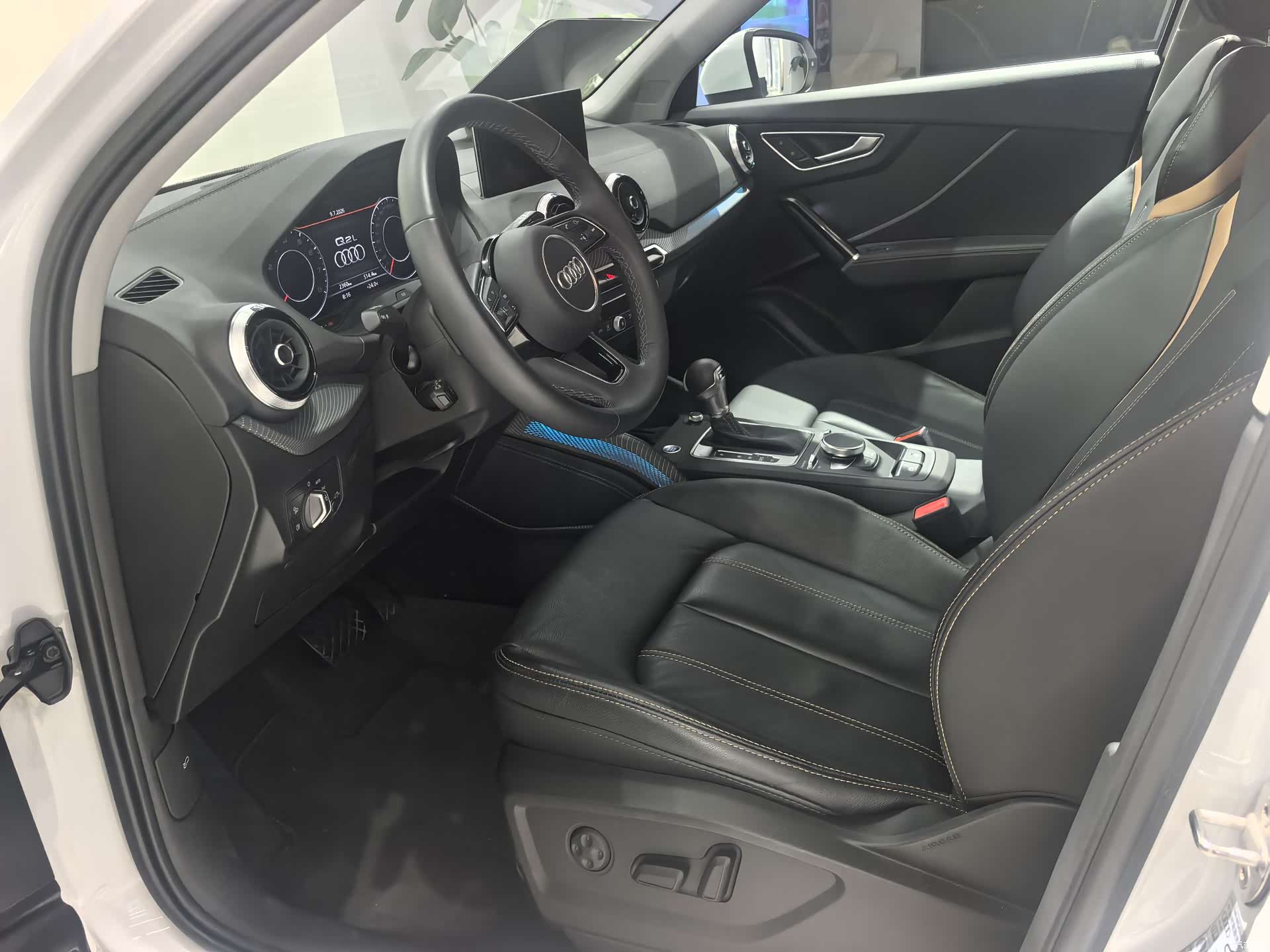 Audi Q2L, 2024 6