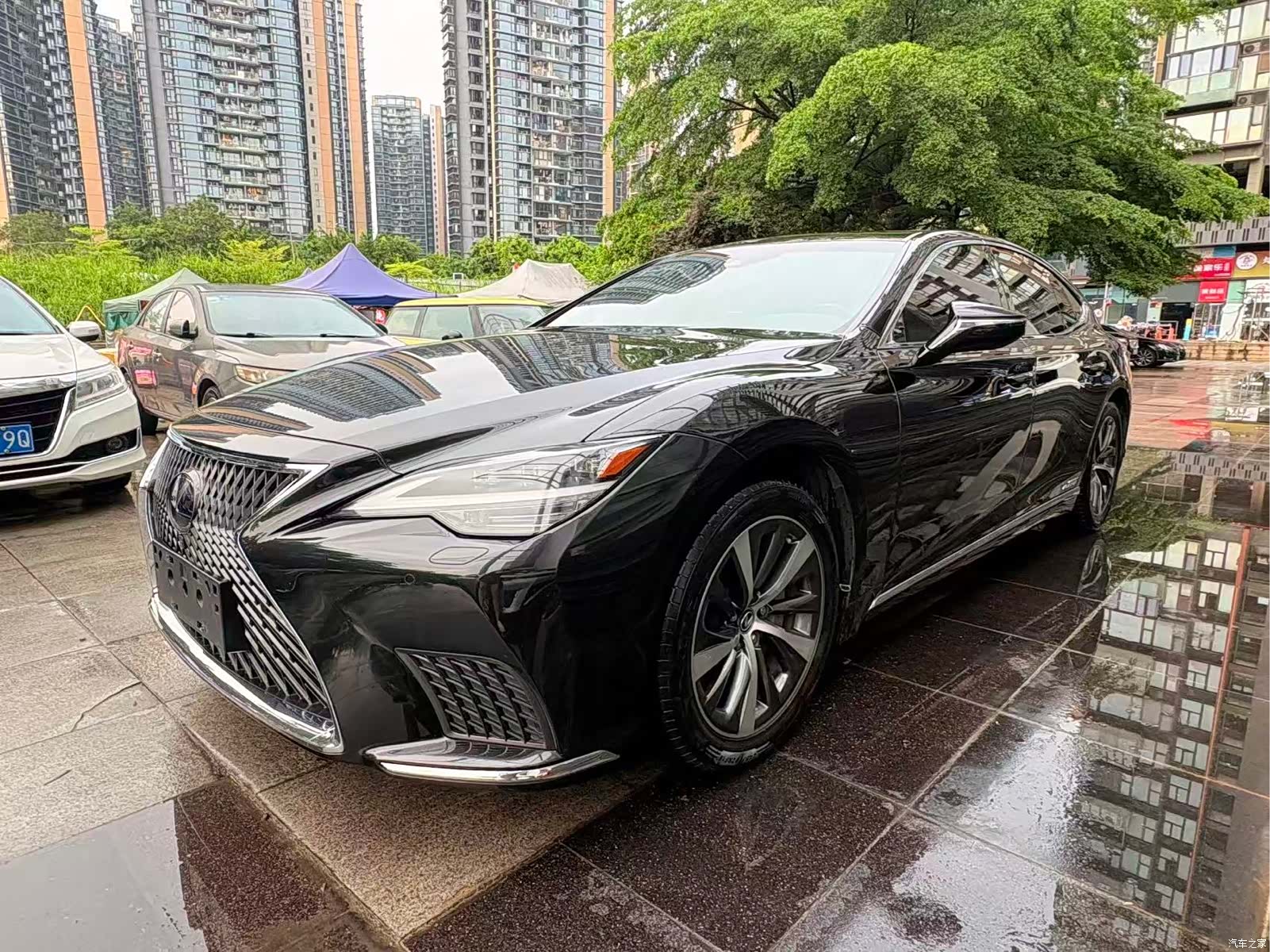 Lexus LS, 2021 1