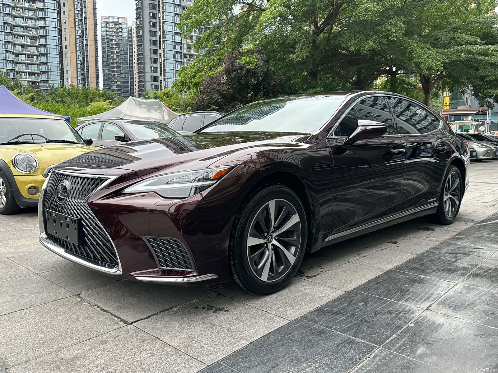 Lexus LS, 2022 1