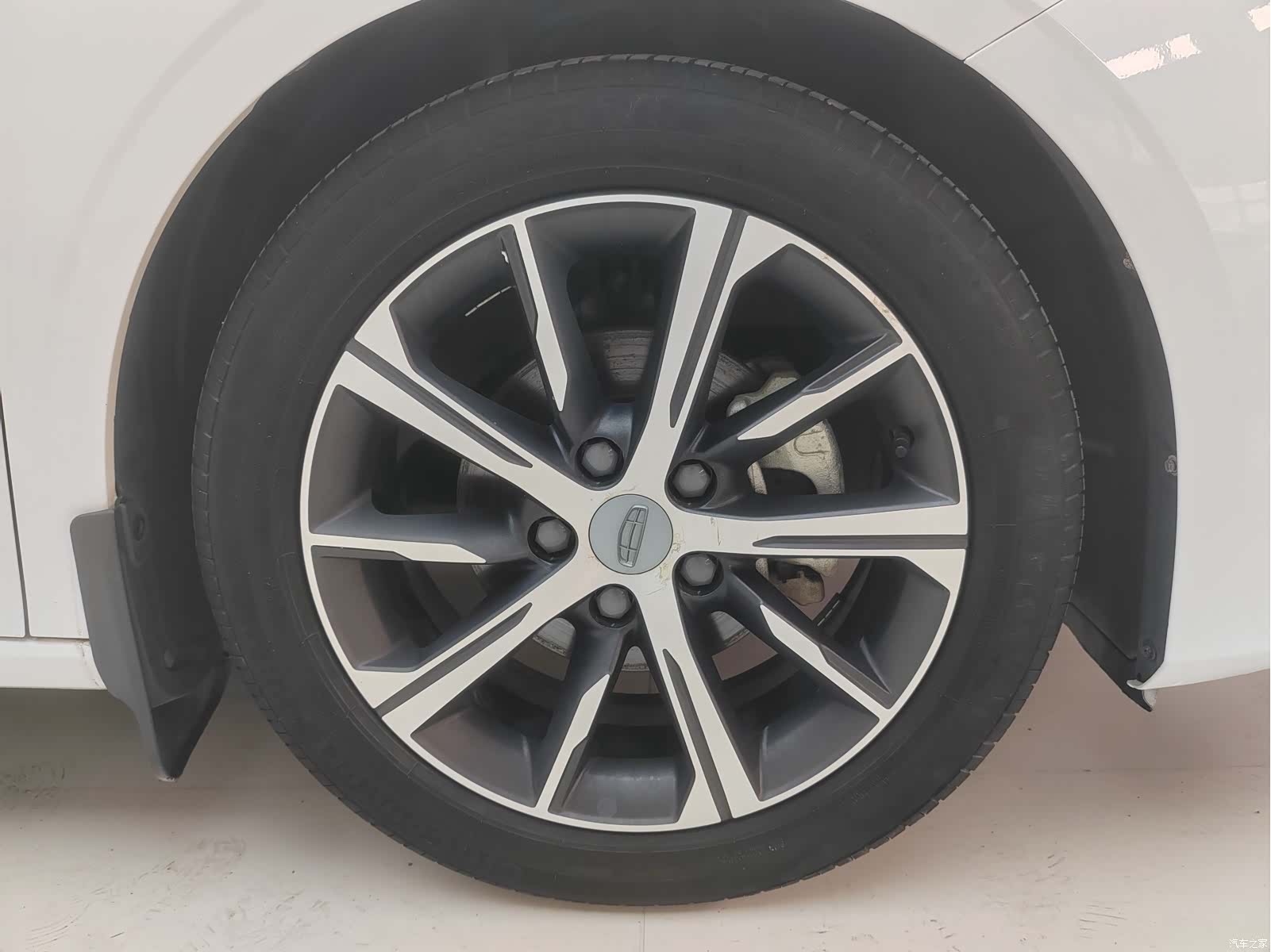 Geely Emgrand, 2022 26