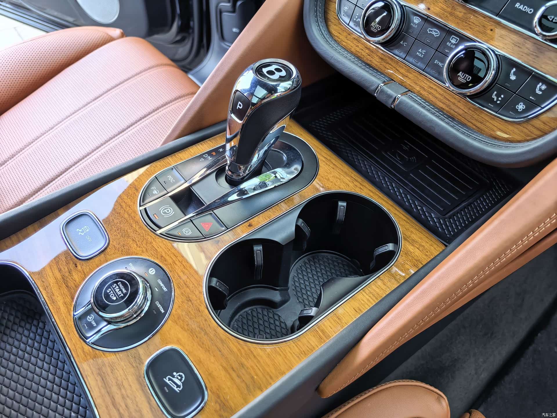 Bentley Bentayga, 2021 21