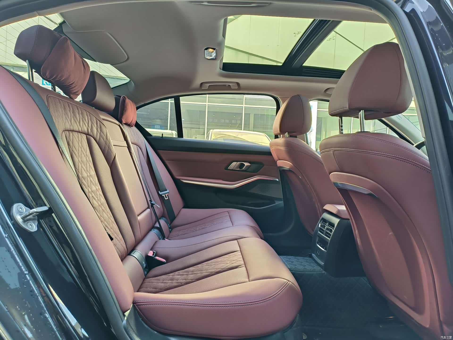 BMW 3 Series, 2025 7