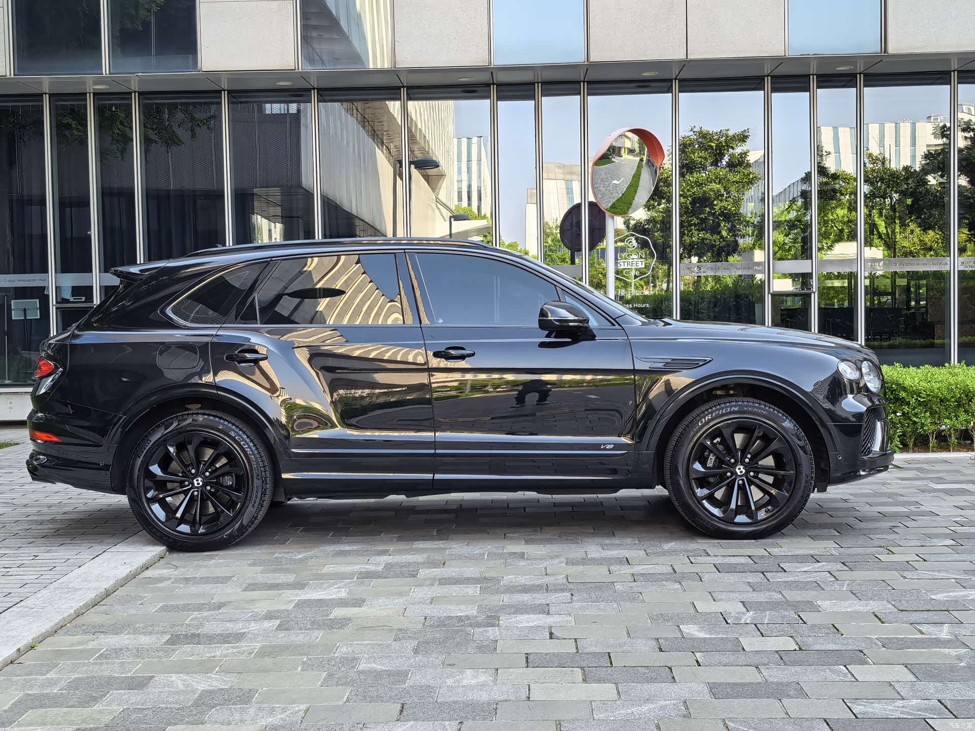 Bentley Bentayga, 2021 все фото