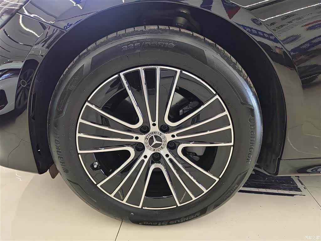 Mercedes-Benz E-Class, 2024 8