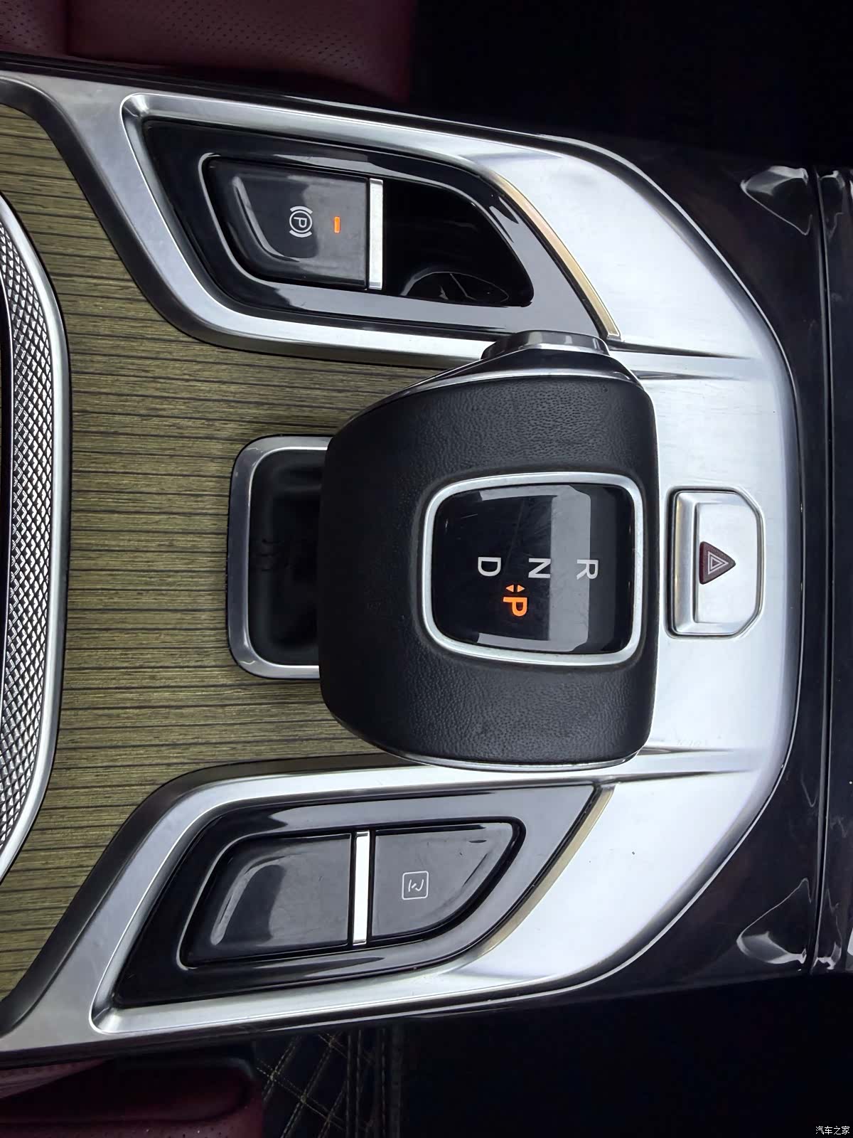 Hongqi E-HS9, 2023 10