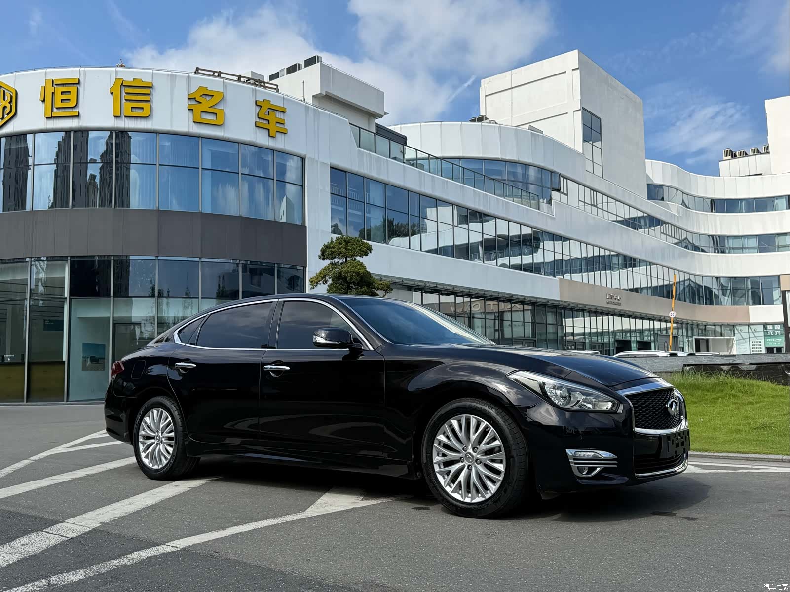 Infiniti Q70, 2015 3