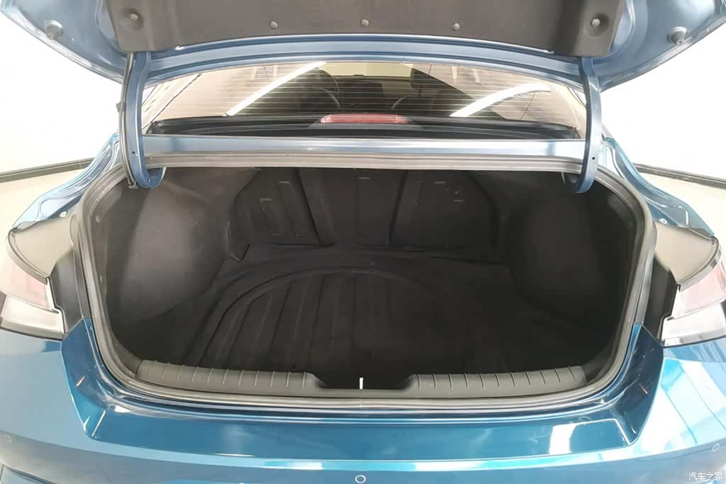Hyundai Elantra, 2020 4