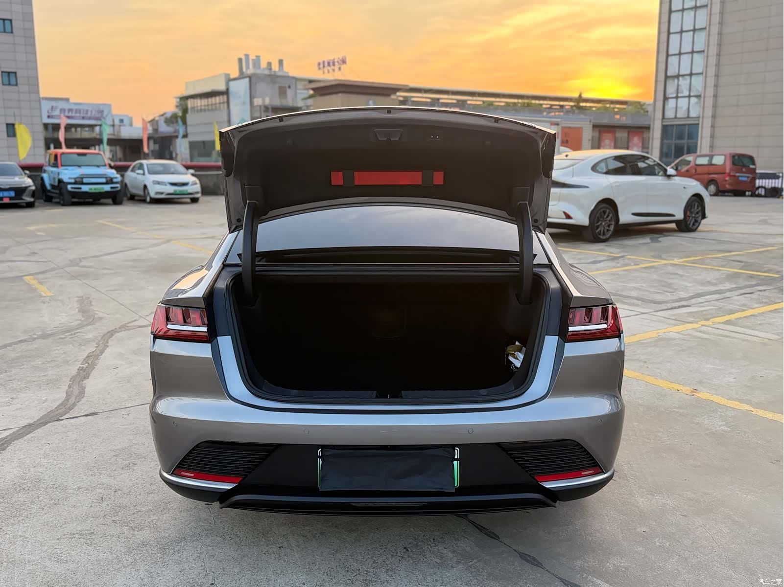 BYD Han, 2022 11