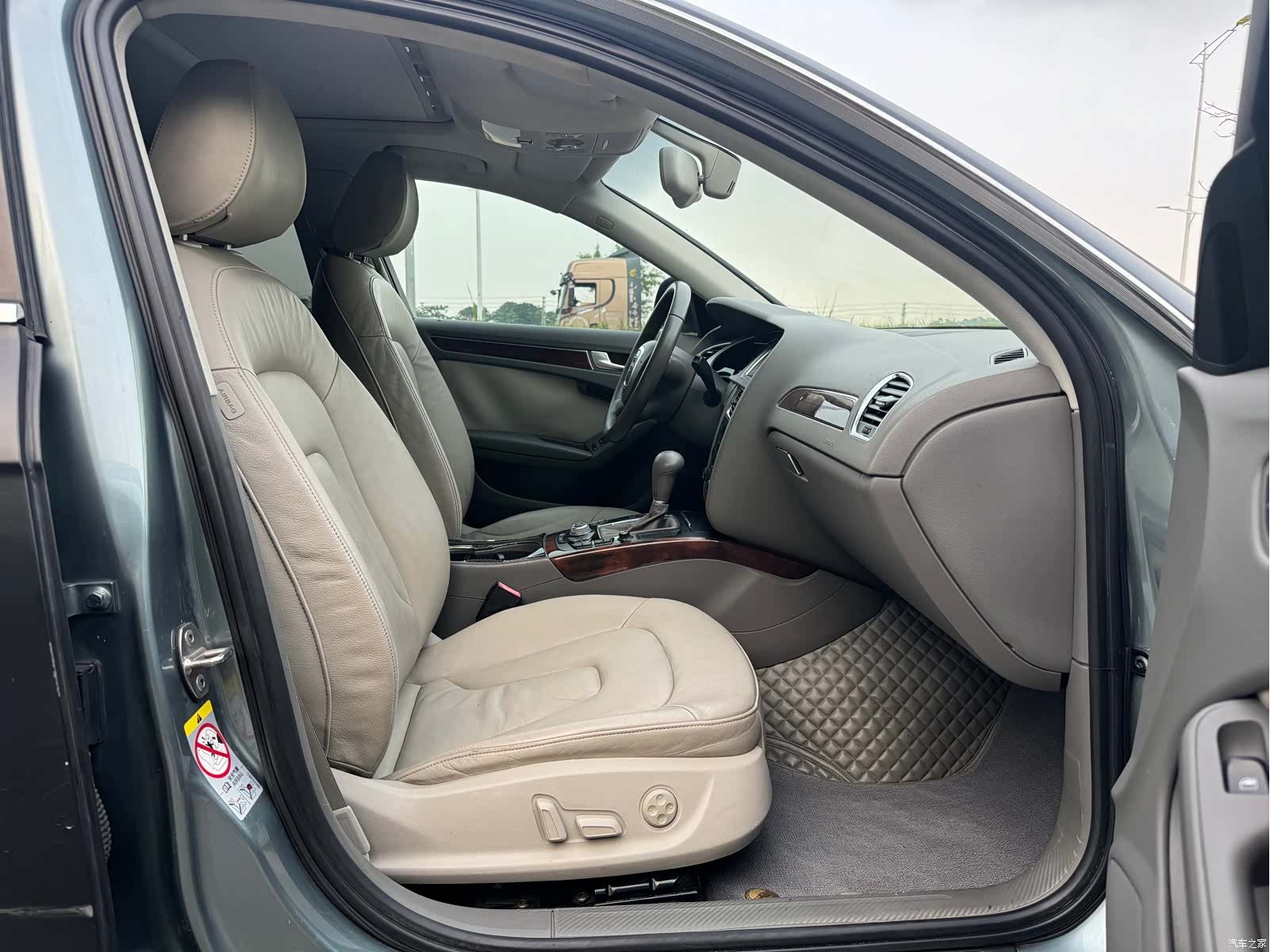 Audi A4L, 2010 6