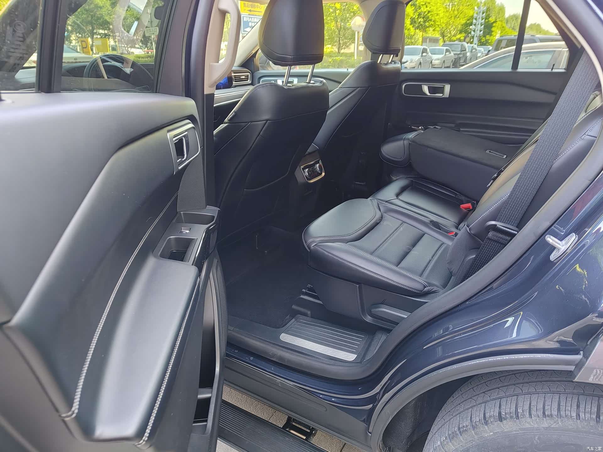 Ford Explorer, 2023 10