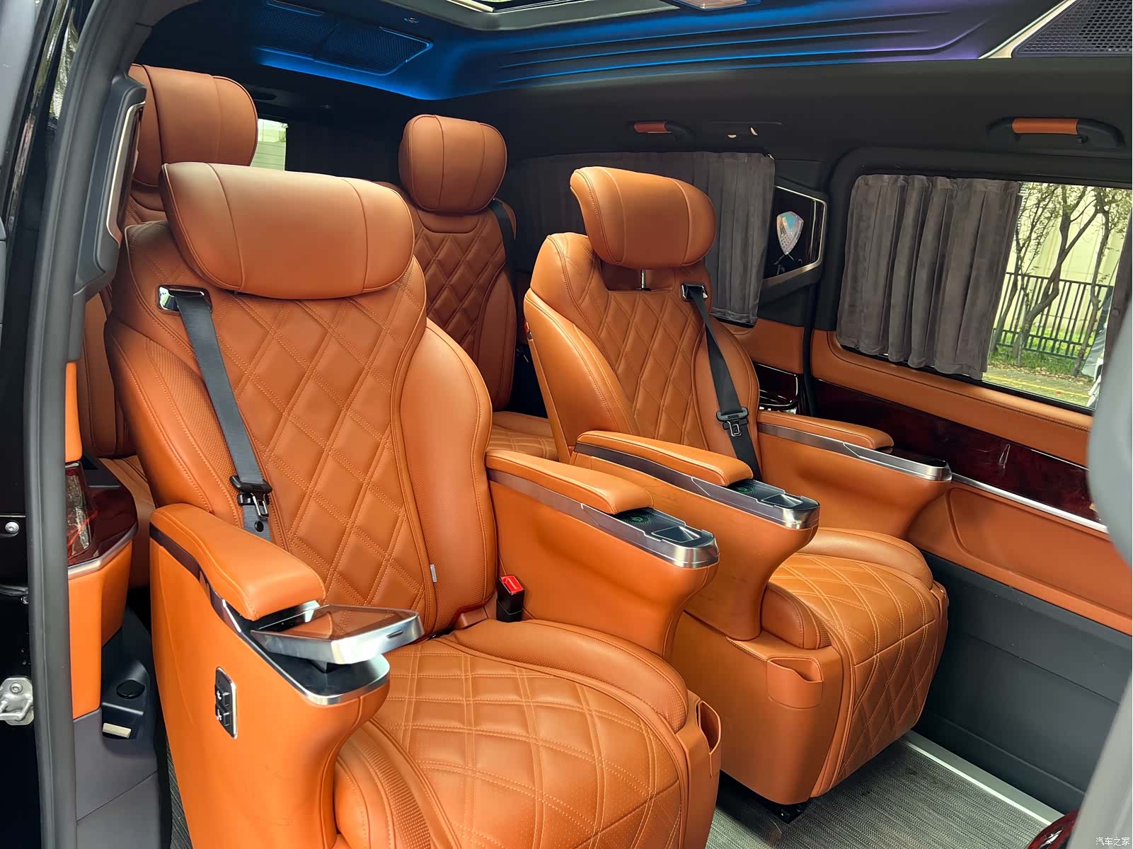 Mercedes-Benz V-Class, 2024 19