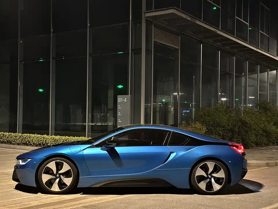 BMW i8