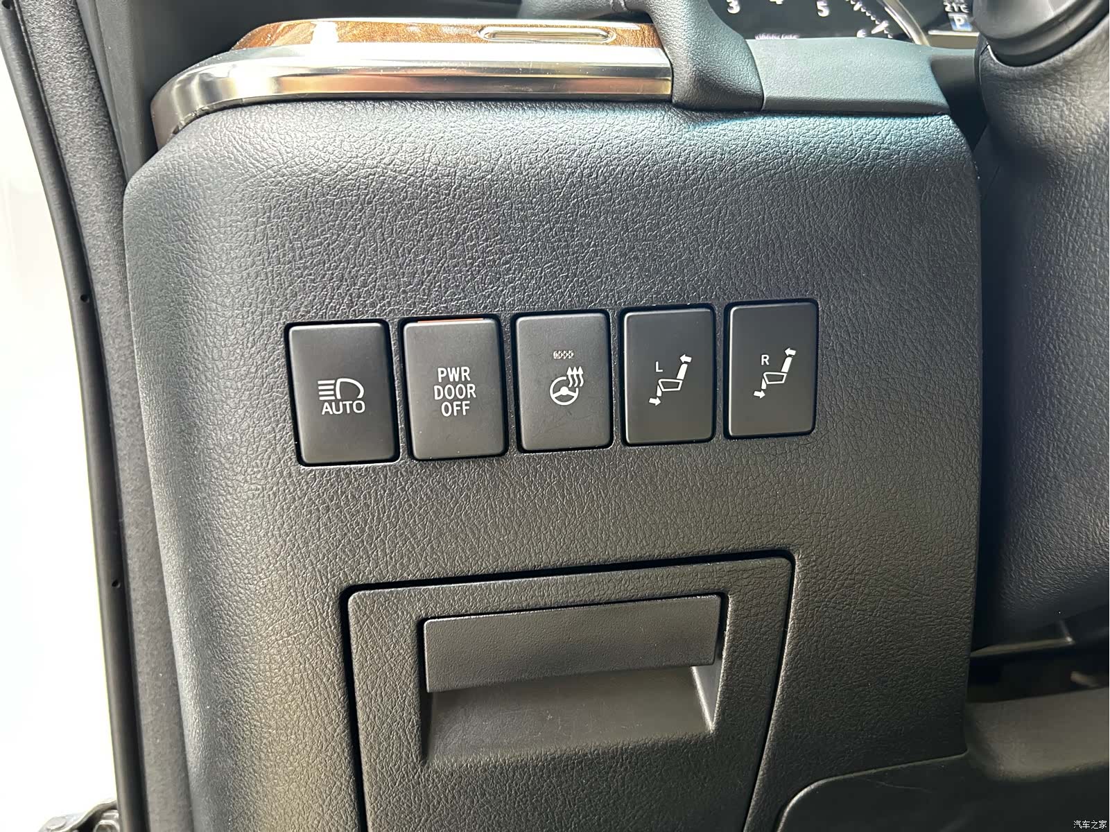 Toyota Alphard, 2015 9
