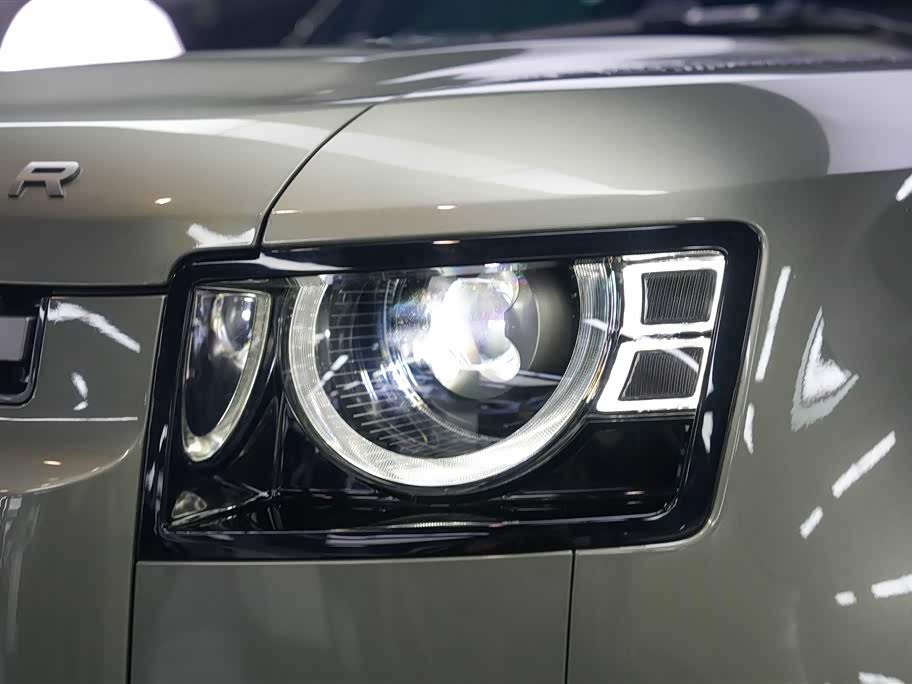 Land Rover guard