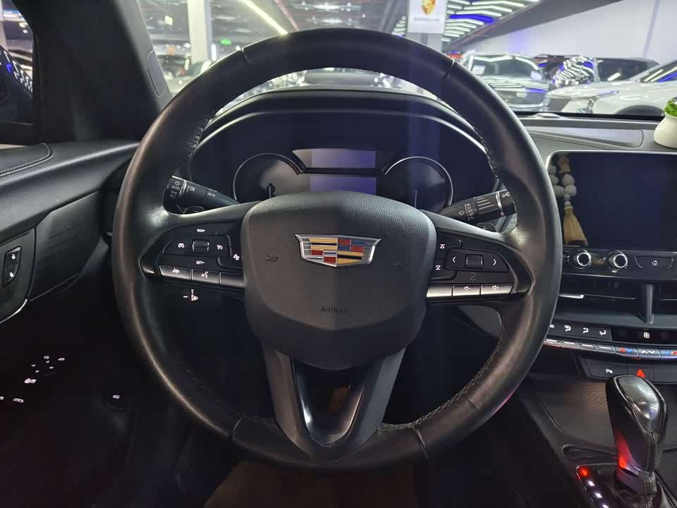 Cadillac CT4