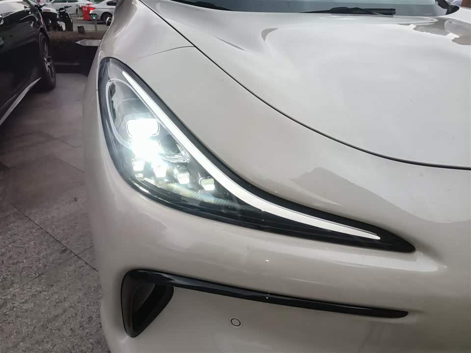 IM Motors Zhiji LS6 IM Motors Zhiji LS6