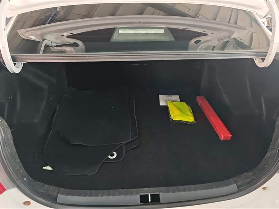 Toyota YARiS L to enjoy