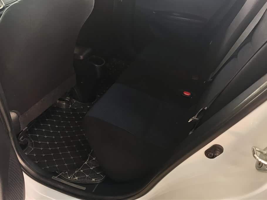 Toyota YARiS L to enjoy