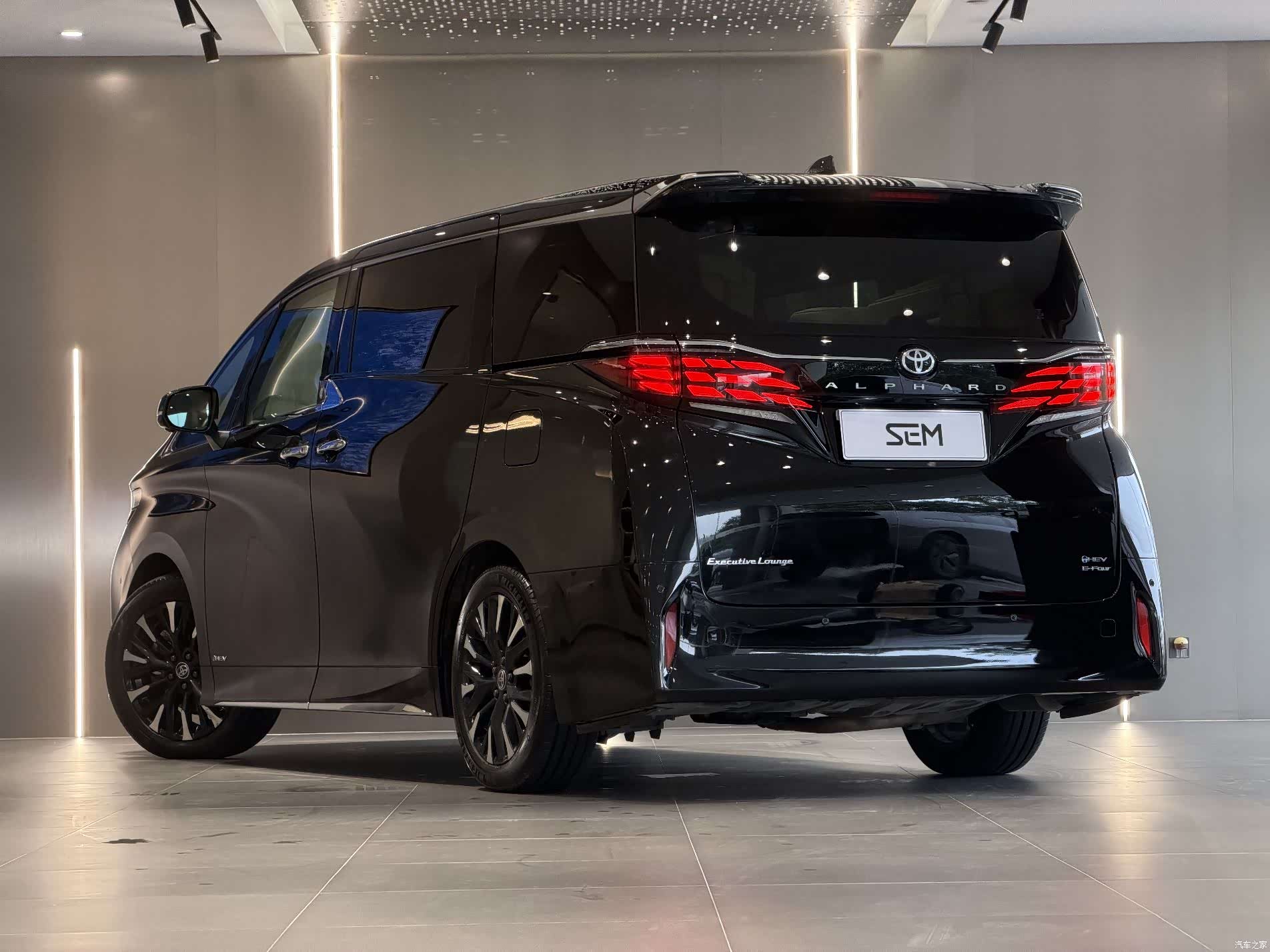 Toyota Alphard, 2023 6