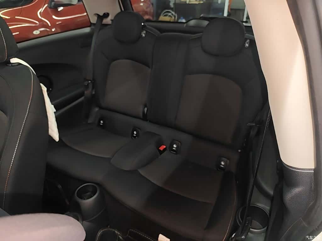 Mini ONE, 2022 17