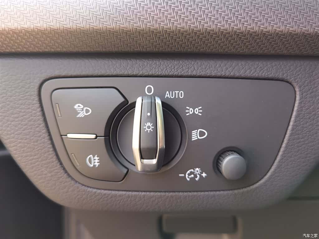 Audi Q5L, 2025 14