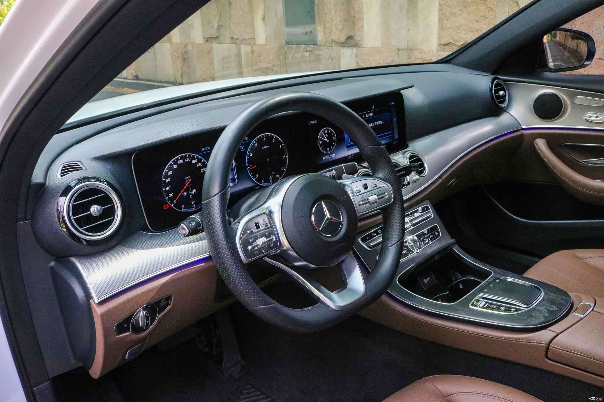 Mercedes-Benz E-Class, 2019 11