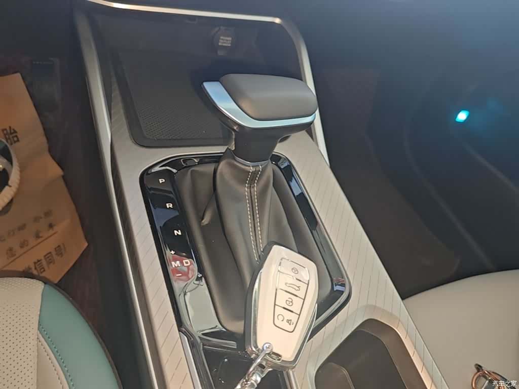 Geely Emgrand, 2025 14