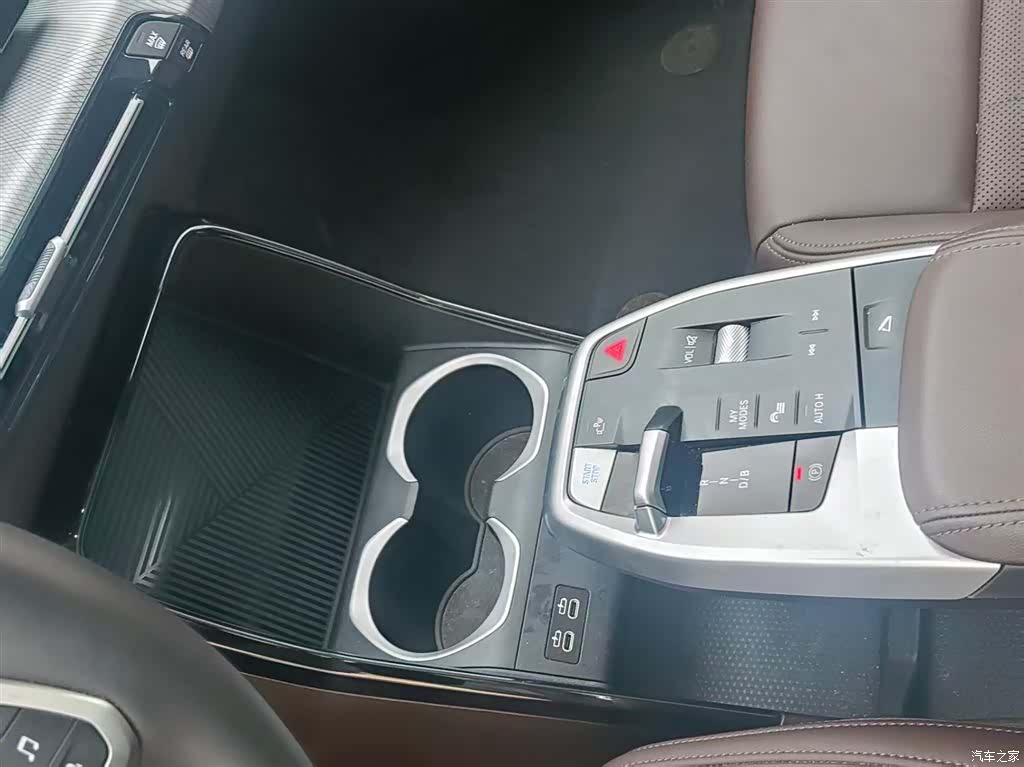 BMW iX1, 2025 12